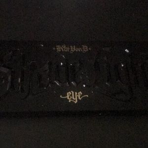 Kat Avon D shade and light Pallette